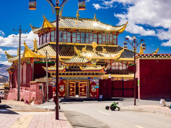 View in Yarchen Gar Monastery — Stock Photo, Image