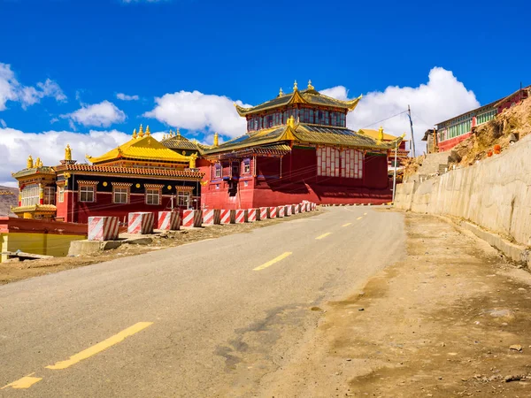 Tibet Yarchen Gar Manastırı görünümünü — Stok fotoğraf