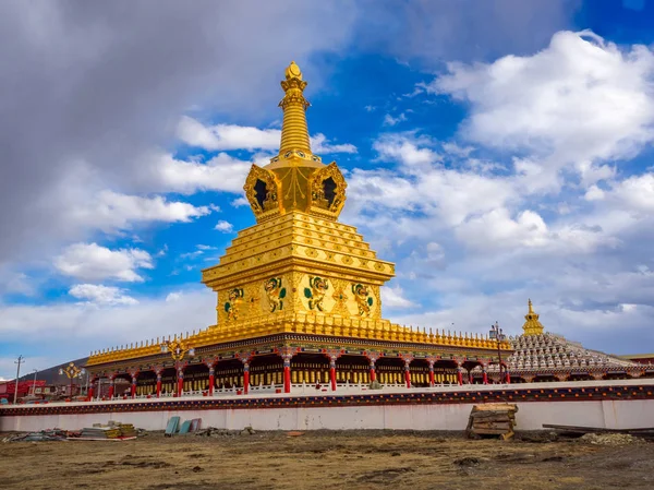 Yarchen Gar Manastırı stupas görünümünü — Stok fotoğraf