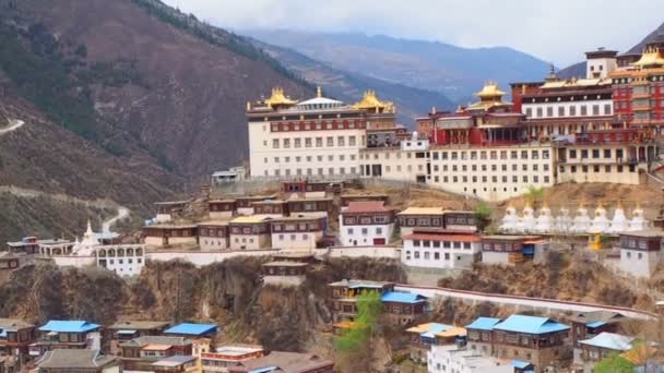 View of tibetan Baiyu Monastery — Stock Video