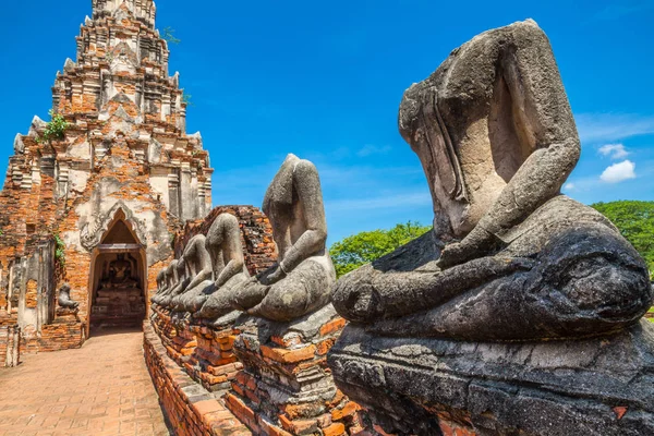 Decapitated Buddha image — Stock Photo, Image