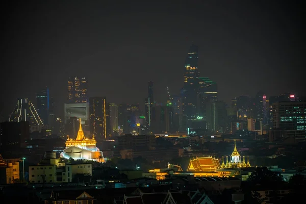 Night scene of Wat Saket Ratcha Wora Maha Wihan and Wat Ratchana — Stock Photo, Image