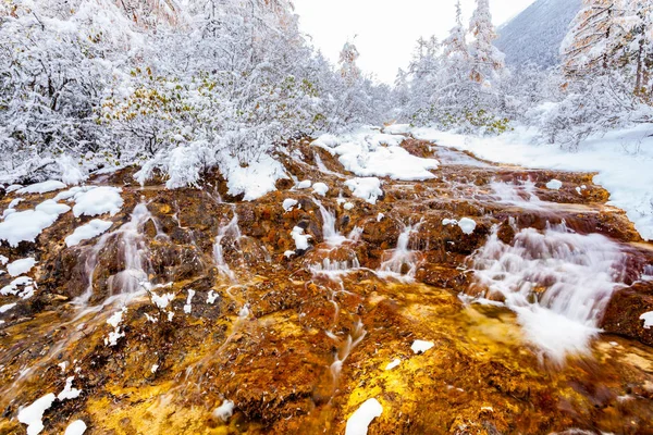 View of frozen waterfalls in Huanglong — Stock Photo, Image