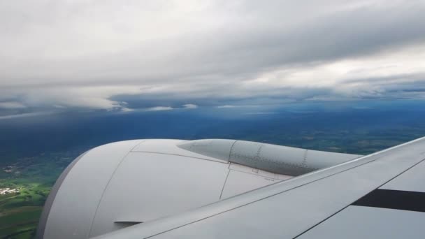 ノルウェーに飛行機から地上の都市の眺め — ストック動画