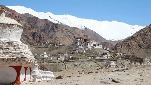 Weergave Van Likir Klooster Met Zittende Boeddha Heuvel Ladakh India — Stockvideo