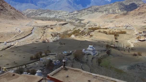 Havas Himalája Hegység Egy Buddhista Templom Kasmír Indiai Ladakh Sztúpa — Stock videók