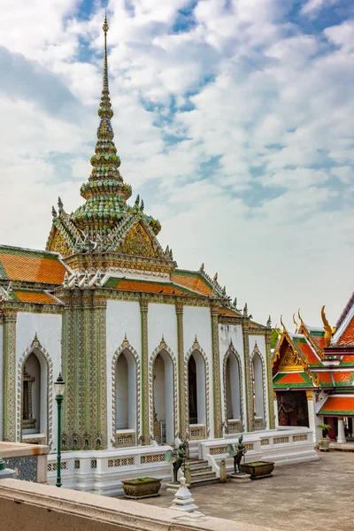 Temple du Bouddha Émeraude ou Wat Phra Kaew à Bangkok — Photo
