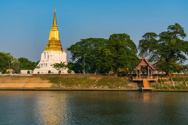 Chedi Sri Suriyothai Wat Suan Luang Sobsawan Sulla Riva Orientale — Foto Stock
