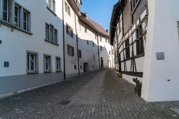 Gamla gatan gränd i den schweiziska historiska staden av Stein Am Rhien — Stockfoto