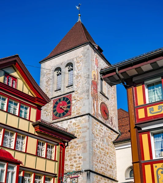 Torre de reloj pintada en el centro de Appenzell Village — Foto de Stock