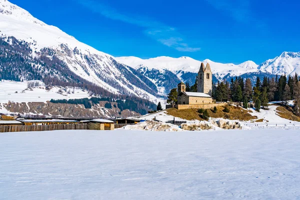 Widok na krajobraz Szwajcarii z kościoła San Gian — Zdjęcie stockowe