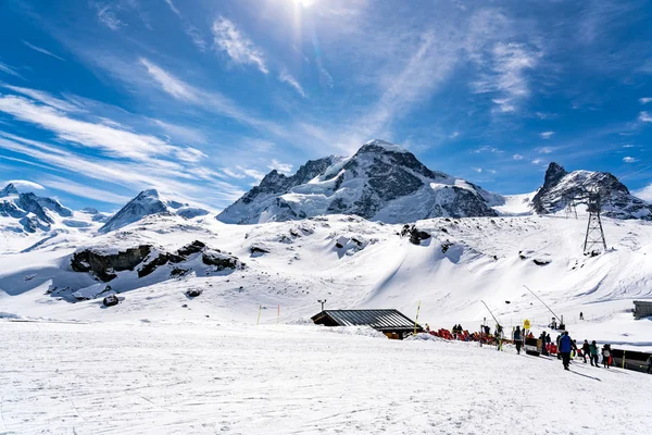 Paisaje montañoso en los Alpes de Suiza — Foto de Stock