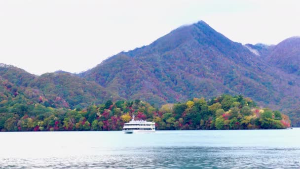 日本东吉县Nikko市Nikko国家公园在Chuzenji湖航行的游轮 — 图库视频影像