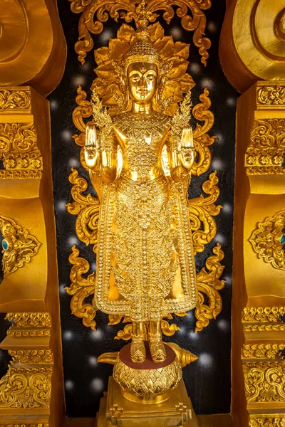 Μόνιμη άγαλμα του Βούδα στο Wat Phra Ότι Doi Phra Chan — Φωτογραφία Αρχείου