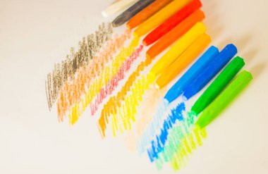 Renkli boya kalemi bir dizi