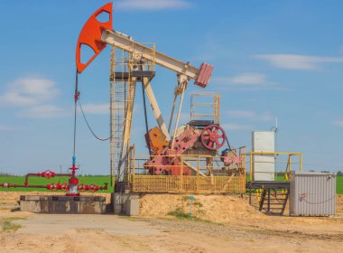 Petrol derrick operasyonda
