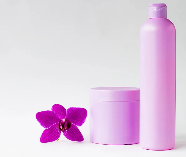 化妆品紫色的罐 — 图库照片