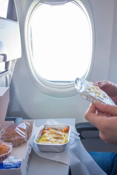 Lunch in the plane. — Stock Photo, Image