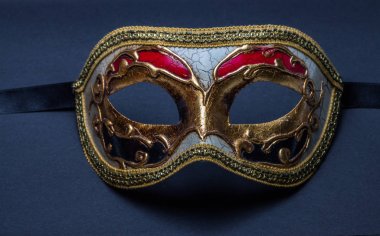 gri zemin üzerine Venedik Maske