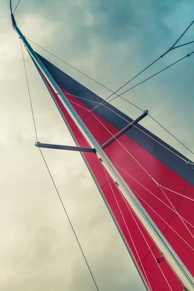 Red Sail Sports Yacht Top View — Stock Photo, Image