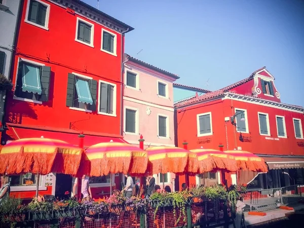 Színes épületek a sziget Burano Velence Olaszország — Stock Fotó