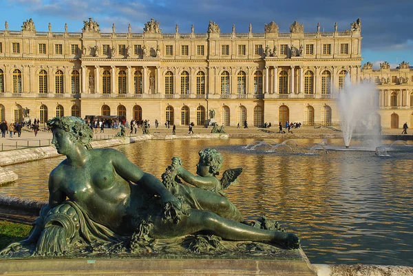 Versailles, Paříž, pohled na palác od parter d'Eau — Stock fotografie