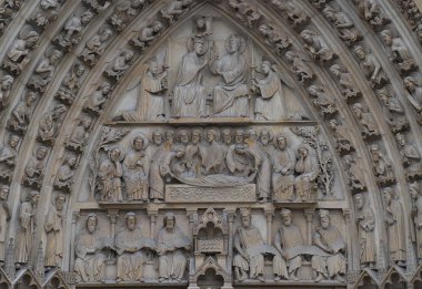 Meryem Ana Portal gösterilen Notre-Dame'nın cephe