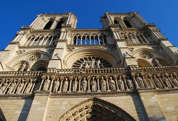 Notre-Dame de Paris, Frankrike - västra fasaden — Stockfoto