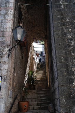 Eski Kotor şehir (Karadağ merdivenlerde kapatın)