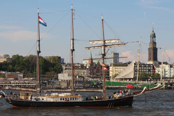 Ruské 26člennou "Kruzenshtern" na přehlídce narozeniny přístav Hamburg — Stock fotografie