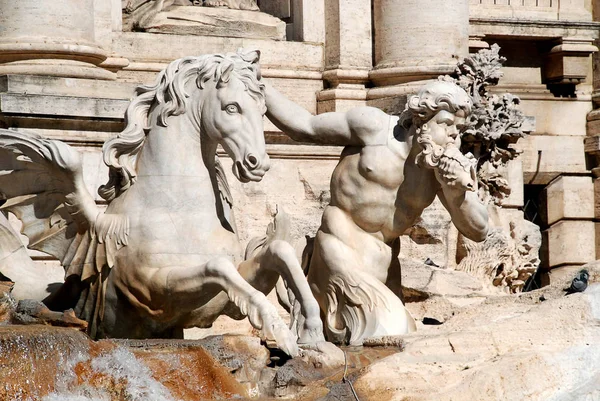 Der trevi-brunnen (italienisch: fontana di trevi), rom, italien — Stockfoto