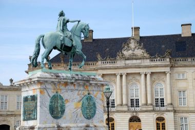 Frederik V heykeli Sarayı Amalienborg, Copenh önünde