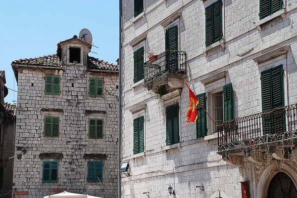 Kotor (Karadağ): tipik evler eski şehir