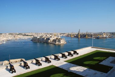 Valletta (Malta): Barrakka bahçeler görünümünden bağlantı noktasına