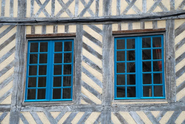 Fachada típica en el casco antiguo de Honfleur, Francia —  Fotos de Stock