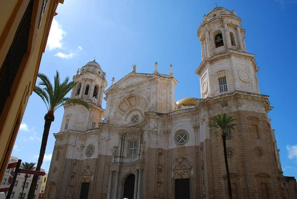 "Kathedraal van Cadiz "is een rooms-katholieke kerk in Cadiz, Spanje — Stockfoto