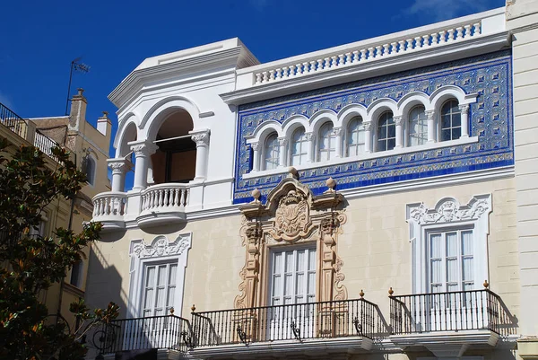Typiskt hus på Plaza San Antonio, Cadiz, Spanien — Stockfoto