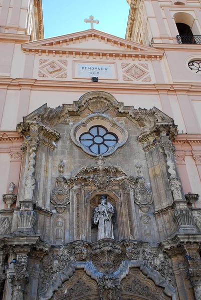 Церковь Сан Антонио на площади Сан Антонио, Кадис, Испания — стоковое фото