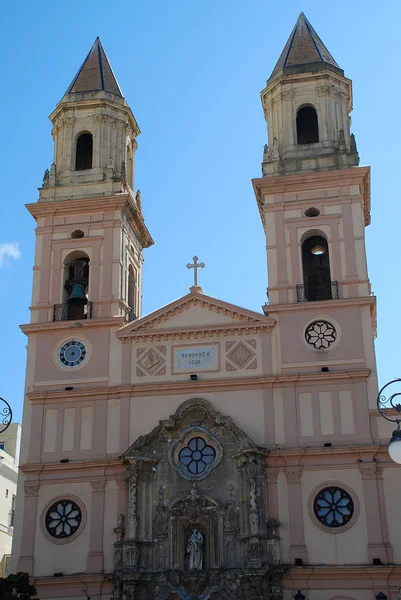 Церковь Сан Антонио на площади Сан Антонио, Кадис, Испания — стоковое фото