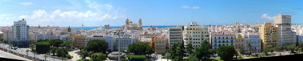 Vista panorámica del casco antiguo de Cádiz, España — Foto de Stock