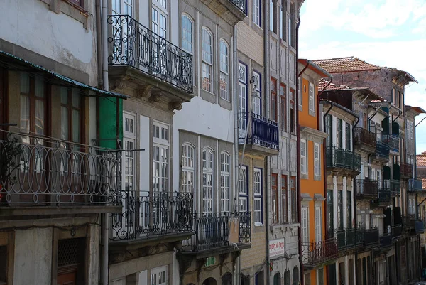 Casas antigas típicas no Porto, Portugal — Fotografia de Stock