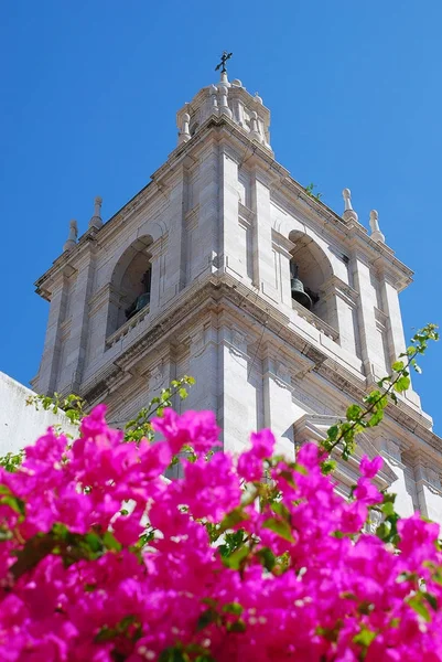葡萄牙里斯本福拉圣维森特教堂的一座塔 — 图库照片