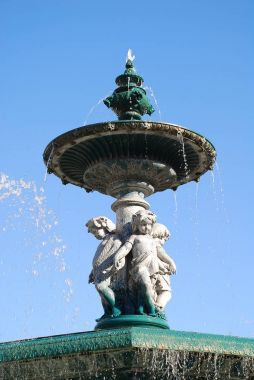 Barok tarzı bronz çeşme Rossio Meydanı Lizbon, Portekiz