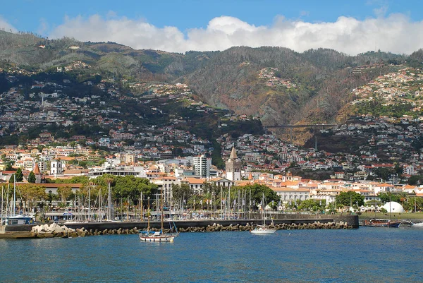 Panoramiczny widok na Funchal na Maderze. Portugalia — Zdjęcie stockowe