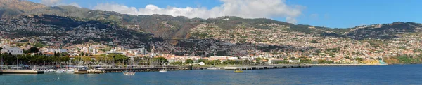 Panoramik Funchal, Madeira Adası üzerinde. Portekiz