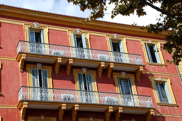 Casa típica de Córcega en la ciudad de Ajaccio, isla de Córcega, Francia — Foto de Stock