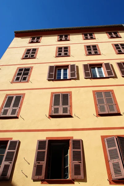 Типичный Корсиканский дом фасад в городе Аяччо, Корсика остров, Франция Стоковое Изображение