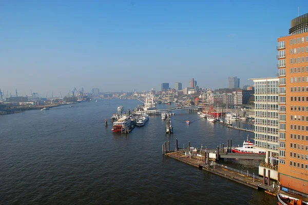 Vista aérea do porto de Hamburgo, um dia ensolarado — Fotografia de Stock