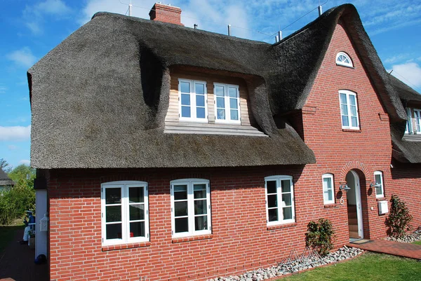 Casa típica en la isla Amrum (Alemania ). — Foto de Stock