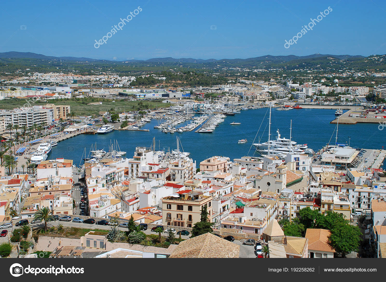 Ibiza, Espanha: Vista do centro histórico do Porto ...